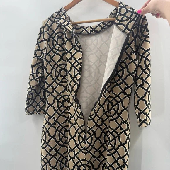 J. McLaughlin Devon Ponte Scribe Print Knit Sheath Dress Black Tan Size Small - Picture 7 of 11
